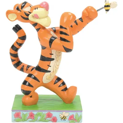 טיגר נלחם בדבורה - Tigger Fighting a Bee טיגר נלחם בדבורה - Tigger Fighting a Bee