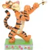 טיגר נלחם בדבורה - Tigger Fighting a Bee